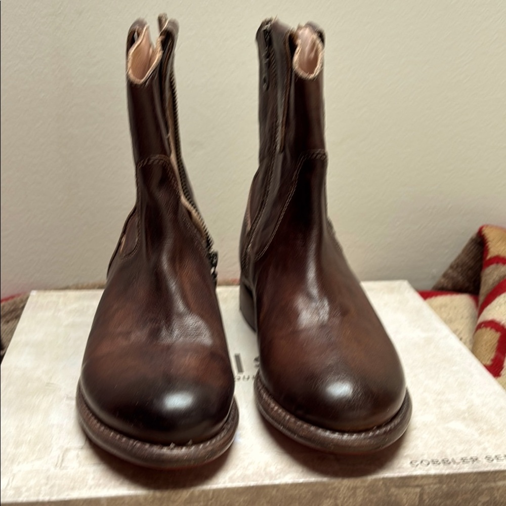 NWOT - BED/STU STARLING Perfect Brown Ankle Boots